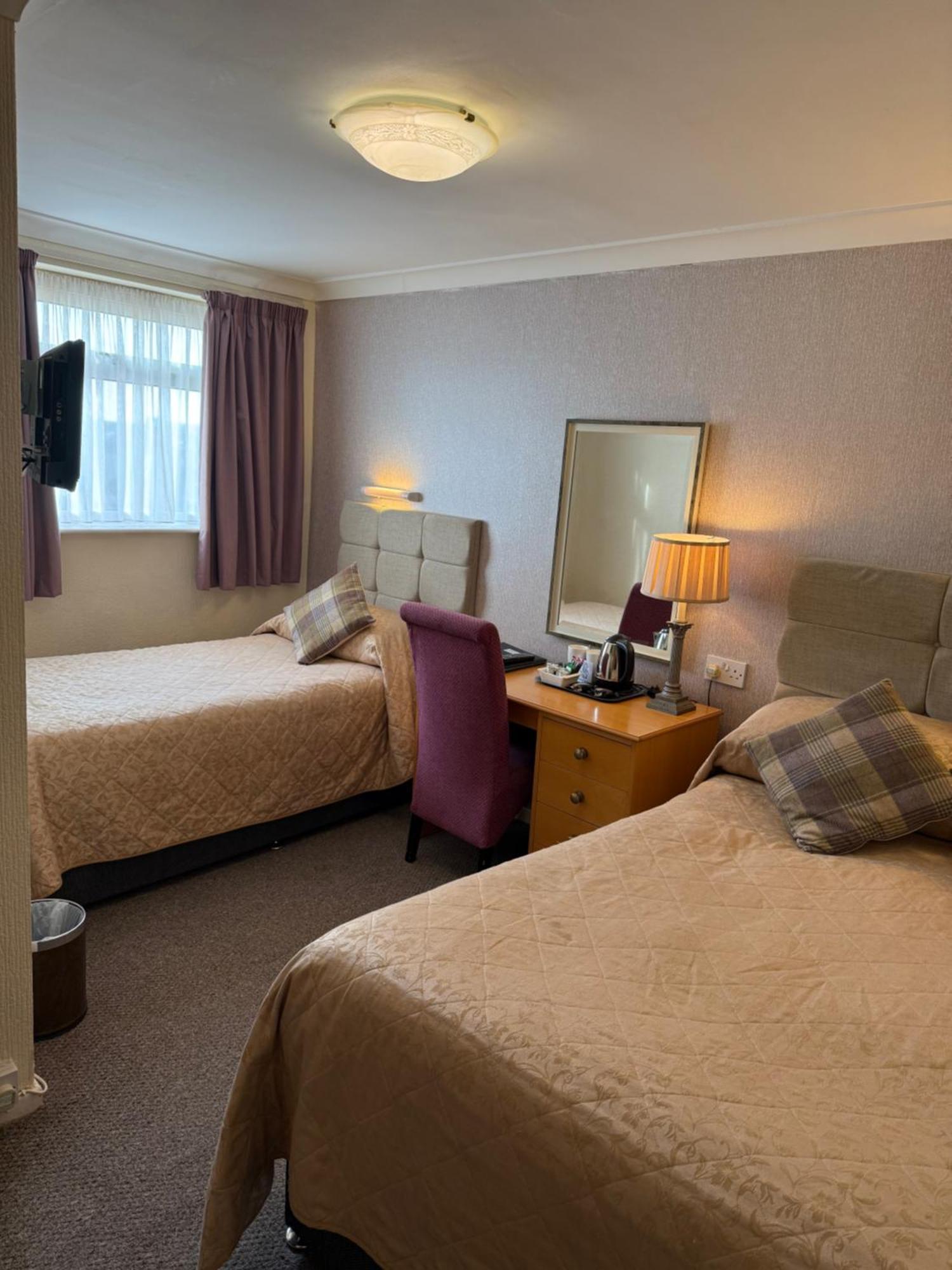 Adelaide House Hotel - Opposite Winter Gardens, Town Centre — Photos 3