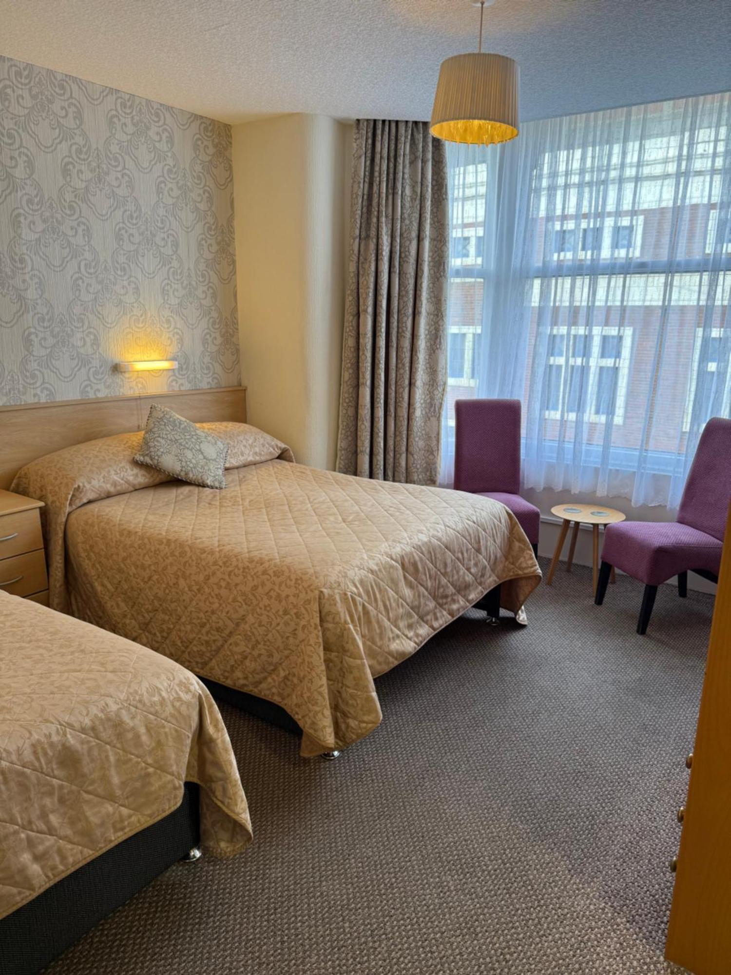 Adelaide House Hotel - Opposite Winter Gardens, Town Centre — Photos 1