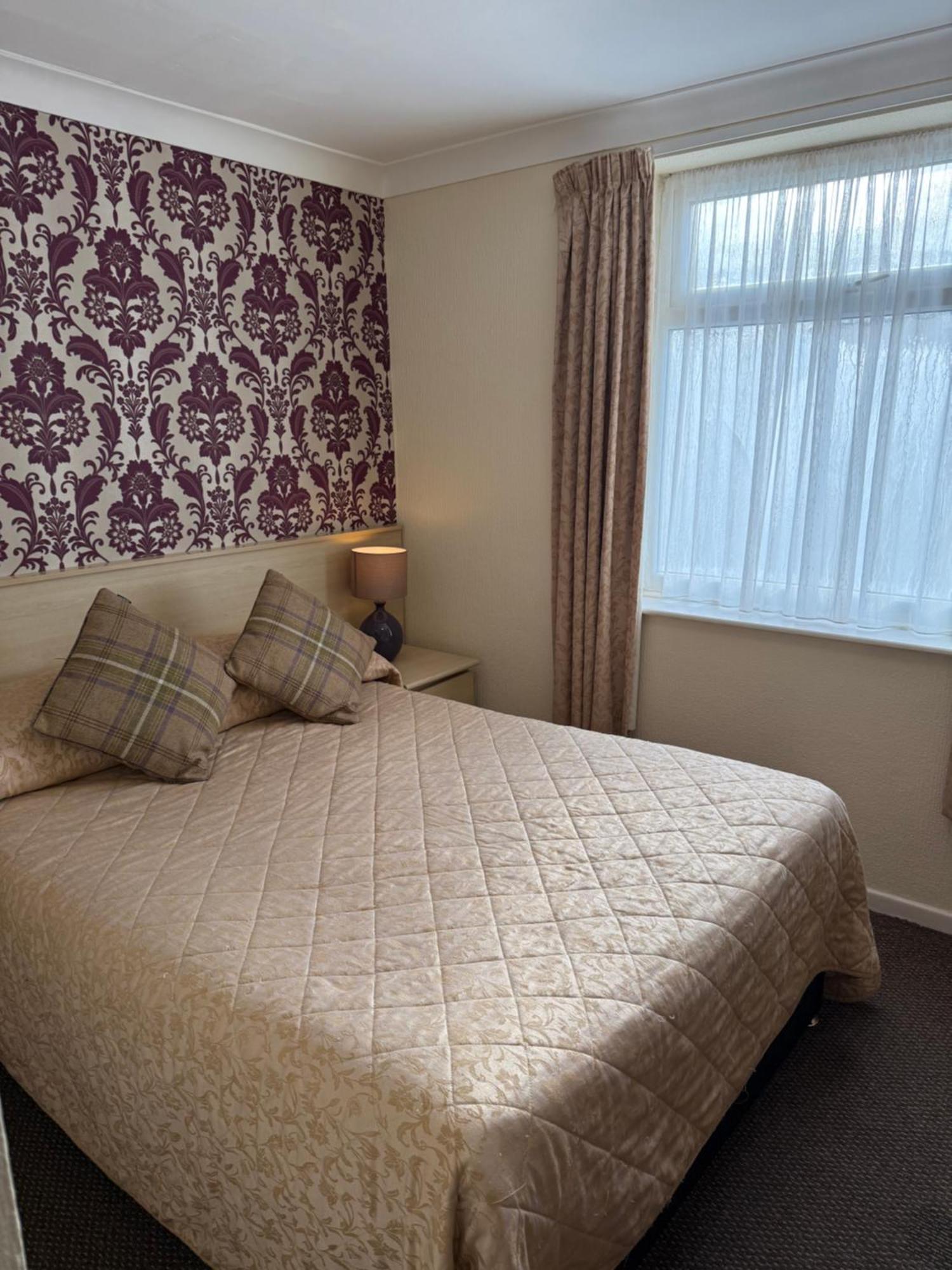 Adelaide House Hotel - Opposite Winter Gardens, Town Centre — Photos 2